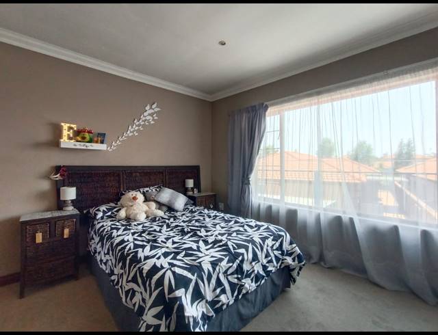3 BEDROOM HOUSE FOR SALE IN VANDERBIJLPARK SE 8